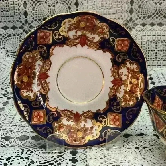 Royal Albert Heirloom Footed  Cup &
Saucer england - Picture 3 of 16